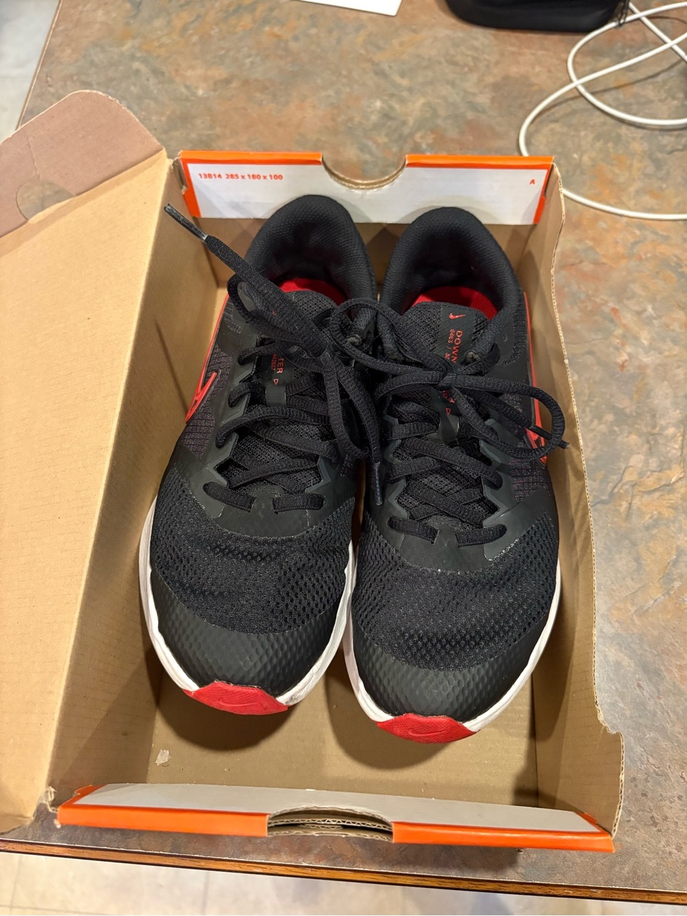 Nike Youth Black / Red Athletic Running Sneakers Size 4Y LiKE NEW